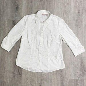 ⭕️🛒📸 Chico’s Classic White Button Up Shirt